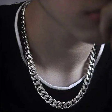 Modern Men's Stainless Steel Figaro Chain Necklace - Stylish Accessory for Any Event - Très Elite