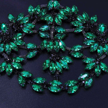 Mystical Green Rhinestone Masquerade Face Chain with Sparkling Crystal Details - Perfect Gift for Her - Très Elite