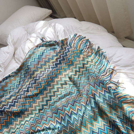 Nordic Luxe Knitted Throw Blanket with Timeless Stripes and Superior Polyester Craftsmanship - Très Elite