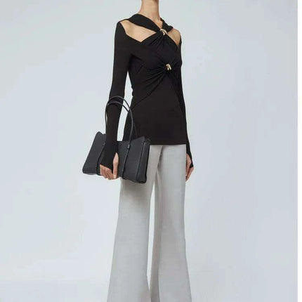 O-neck Knitted Sweater with Chic Cut-Out Details - Très Elite