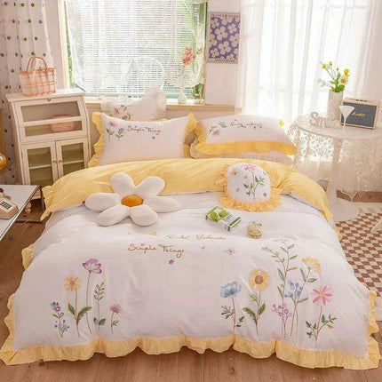 Pastoral Elegance: Embroidered Floral Cotton Bedding Set with Ruffled Details - Duvet Cover, Flat & Fitted Sheets, Pillowcases- Très Elite- Très Elite
