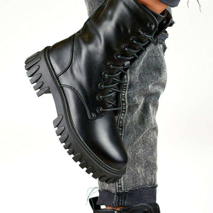 Pearl-Embellished Black Booties for Effortless Elegance - Très Elite