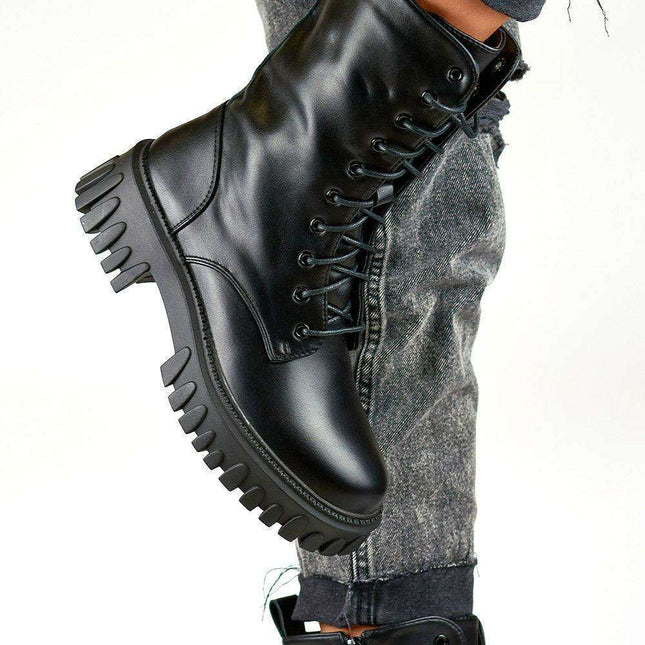 Pearl-Embellished Black Booties for Effortless Elegance - Très Elite