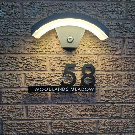 Personalized Elegant Acrylic House Number Sign - Modern and Weatherproof - Très Elite