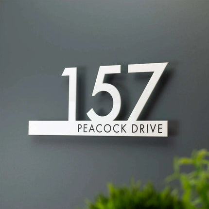 Personalized Elegant Acrylic House Number Sign - Modern and Weatherproof - Très Elite