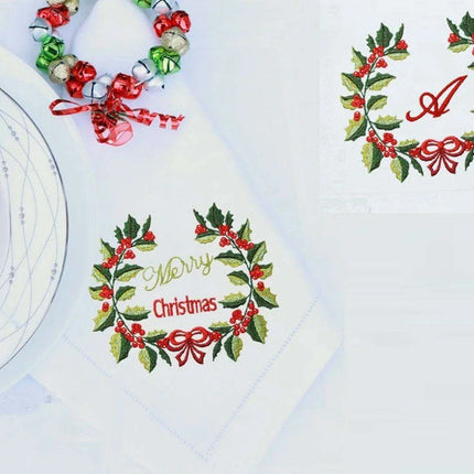 Personalized Holly Berries Embroidered Christmas Table Linen Set for Holiday Elegance - Très Elite
