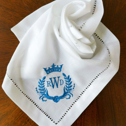 Personalized Regal Crown Linen Napkins - Elegant Wedding Table Decor Set - Très Elite