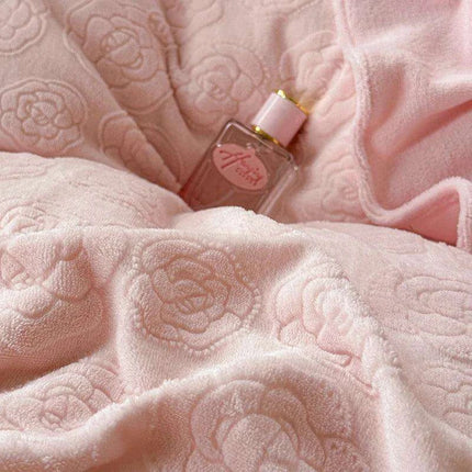 Pink Coral Velvet Bedding Set with Ruffled Duvet Cover and Pillowcases, Queen & King Sizes - Très Elite