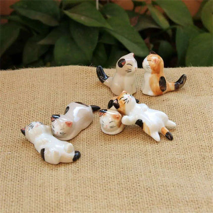 Playful Cat Cutlery and Chopstick Holder for a Whimsical Kitchen - Très Elite