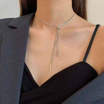Playful Poodle Balloon Dog Pendant Necklace - Unique Clavicle Chain Jewelry Gift for Dog Enthusiasts - Très Elite