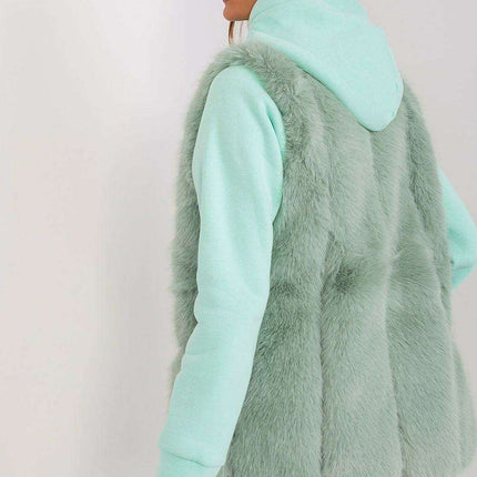 Plush Elegance: Luxurious Faux Fur Vest - Très Elite