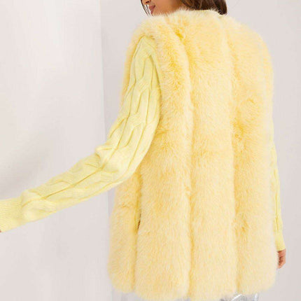 Plush Elegance: Luxurious Faux Fur Vest - Très Elite