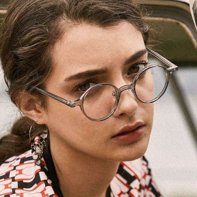 Polly Retro Crystal Eyewear - A Stylish Fusion of Classic Elegance and Modern Innovation