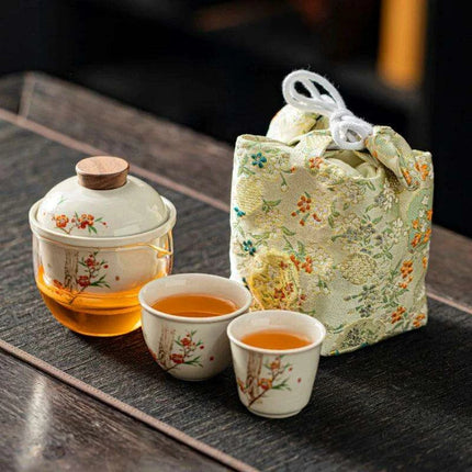 Portable Elegance: Travel-Friendly Chinese Kung Fu Tea Set with Glass Teapot and Cups - Très Elite