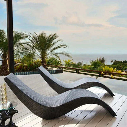 Premium Foldable Rattan Outdoor Sun Lounger for Ultimate Relaxation - Très Elite