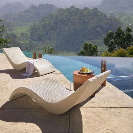 Premium Foldable Rattan Outdoor Sun Lounger for Ultimate Relaxation - Très Elite