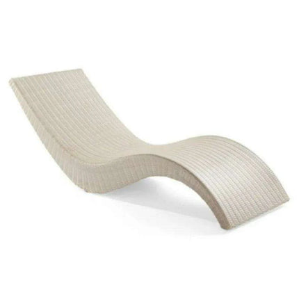 Premium Foldable Rattan Outdoor Sun Lounger for Ultimate Relaxation - Très Elite