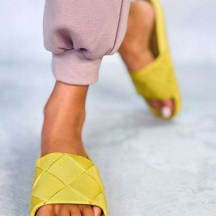 Quilted Elegance Women's Flip-flops Model 177349 - Très Elite