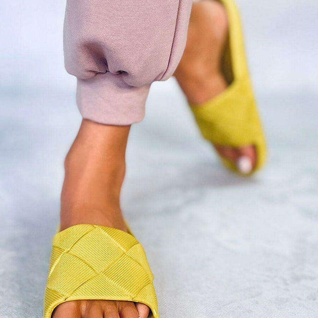 Quilted Elegance Women's Flip-flops Model 177349