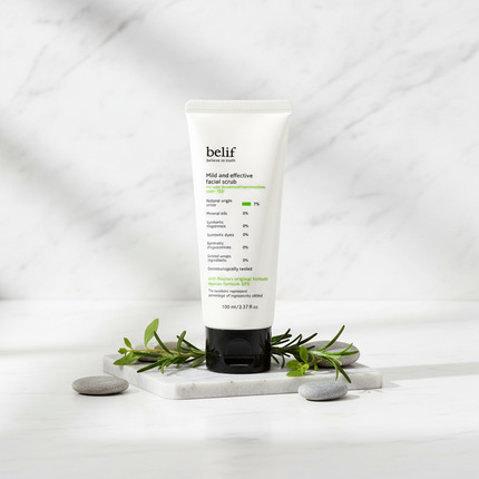 Radiance-Enhancing Exfoliating Facial Scrub - Natural Skin Renewal - Très Elite
