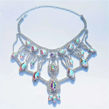 Radiant Crystal Statement Necklace for Special Occasions - Très Elite