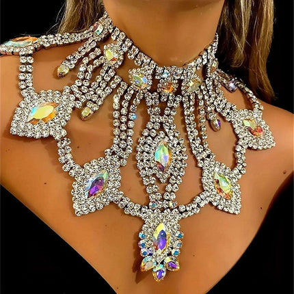 Radiant Crystal Statement Necklace for Special Occasions - Très Elite