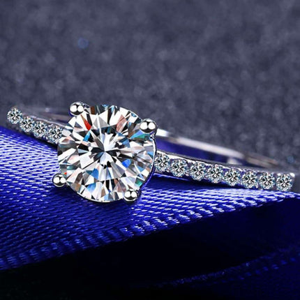 Radiant Elegance: 1 Carat Lab-Created Diamond Ring with Zircon Accents - Très Elite