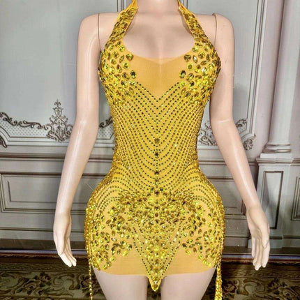 Radiant Rhinestone-Embellished Halter Neck Evening Gown with Opulent Mesh and Velvet Accents