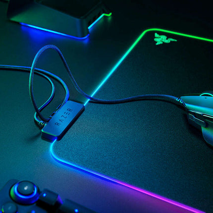 Razer Firefly V2: RGB Mouse Pad with Cable Management - Très Elite