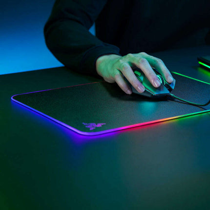 Razer Firefly V2: RGB Mouse Pad with Cable Management - Très Elite