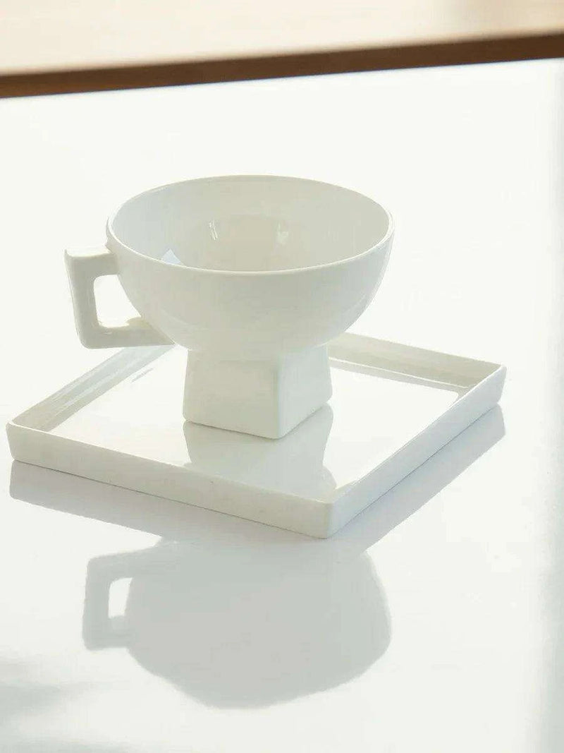 Regal Elegance: Medieval Red Bone China Tea Cup Collection - Très Elite