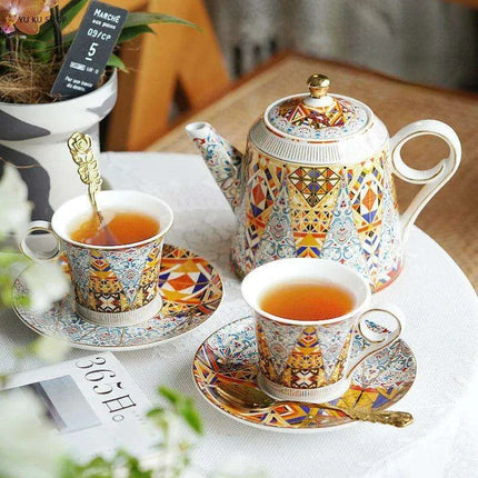 Regal Palace-Inspired Bone China Tea Set with Exquisite Ceramic Cups and Saucers - Très Elite