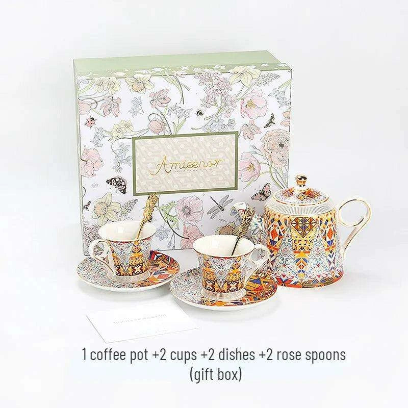 Regal Palace-Inspired Bone China Tea Set with Exquisite Ceramic Cups and Saucers - Très Elite