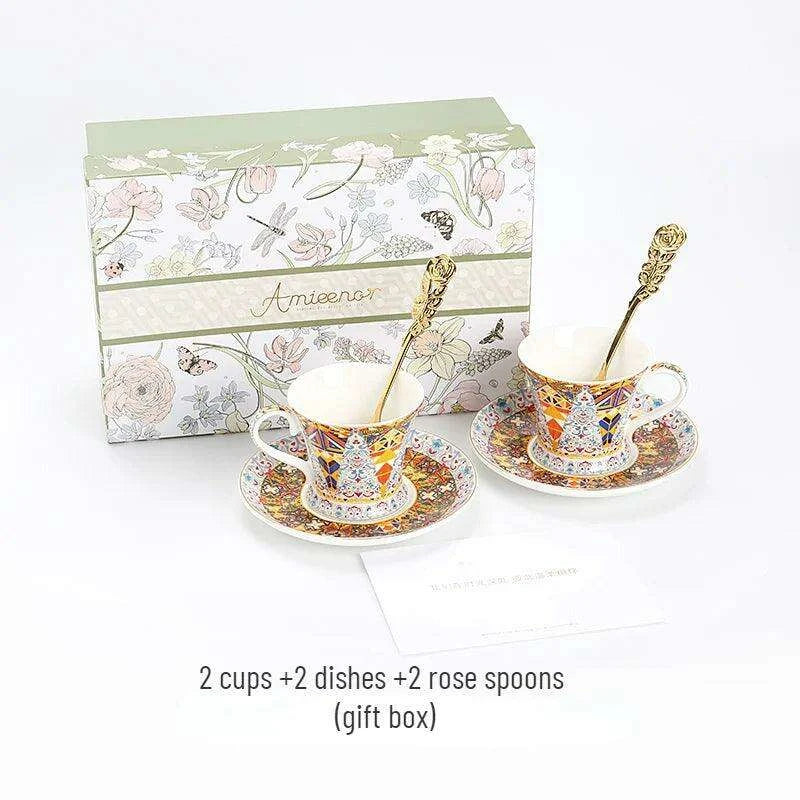 Regal Palace-Inspired Bone China Tea Set with Exquisite Ceramic Cups and Saucers - Très Elite