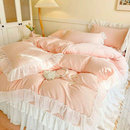 Royal Lace Ruffle Cotton Bedding Collection with Quilted Bedspread - Très Elite