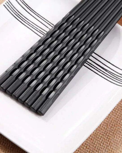 Sophisticated Black Fiberglass Chopsticks - Non-Slip Utensils for Sushi and Asian Dishes