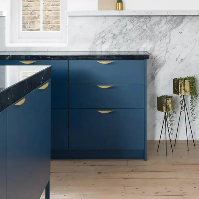 Elegant Gold Leaf-Shaped Drawer Handles for Modern Kitchens