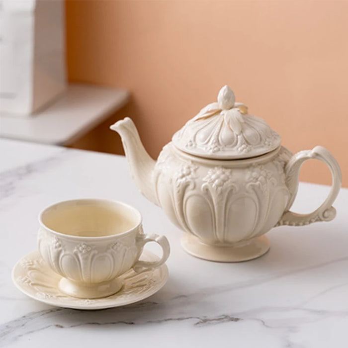 Artisanal Retro Court Handcrafted Ceramic Teapot for Tea Connoisseurs