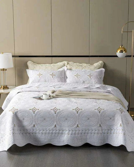 Bohemian Circle Embroidered Quilted Bedding Set with Pillow Shams - 3-Piece Beige & White Cotton Coverlet for Queen/King Size