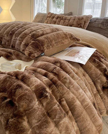 Luxurious Caramel Brown Velvet Fleece Bedding Set with Duvet Cover, Flat Sheet, and Pillowcases