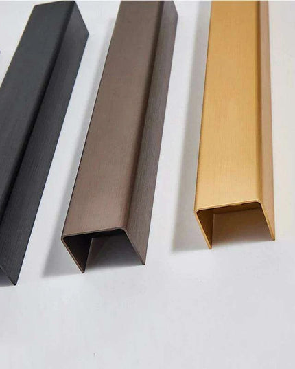 Elegant Gold LED Wall Sconce for Modern Indoor Lighting