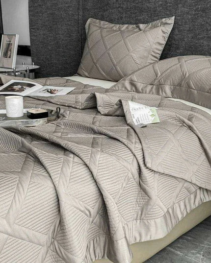 Luxurious Lightweight Tencel Summer Quilt Set with Pillowcases - Double Queen Size Bedspread