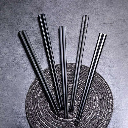 Elegant Black Sakura Fiber Chopsticks - Perfect for Sushi & Noodle Lovers