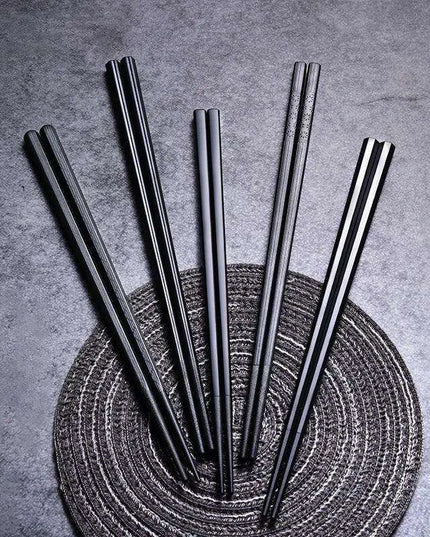 Elegant Black Sakura Fiber Chopsticks - Perfect for Sushi & Noodle Lovers