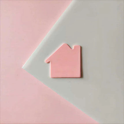 Festive Creations Earring Mold: Design Playful Red Lips & Enchanting Christmas House Shapes