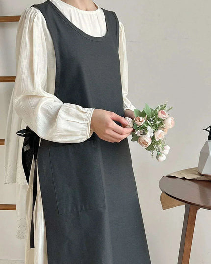 Chic Waterproof Apron for Culinary and Gardening Mastery - Adjustable Cotton-Linen Blend
