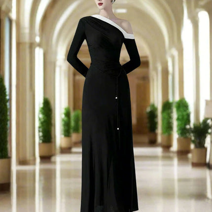 Autumn Dress with Distinctive Diagonal Collar and Lace-up