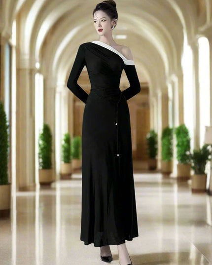 Autumn Dress with Distinctive Diagonal Collar and Lace-up