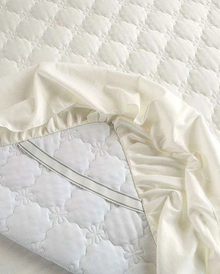 Plush Quilted Mattress Protector with Solid Color Bed Skirt - Skin-friendly Bedspread (No Pillowcase)