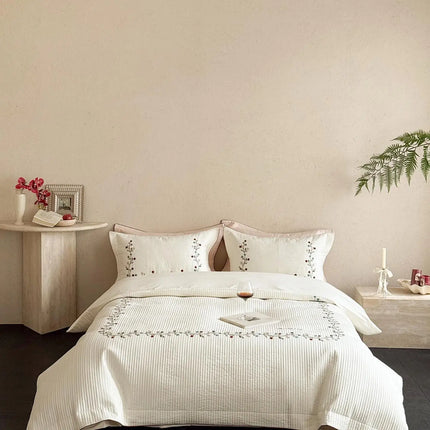 Minimalist Quilted Cotton Flower Bedding Set — 4-Piece, Double / Queen / King